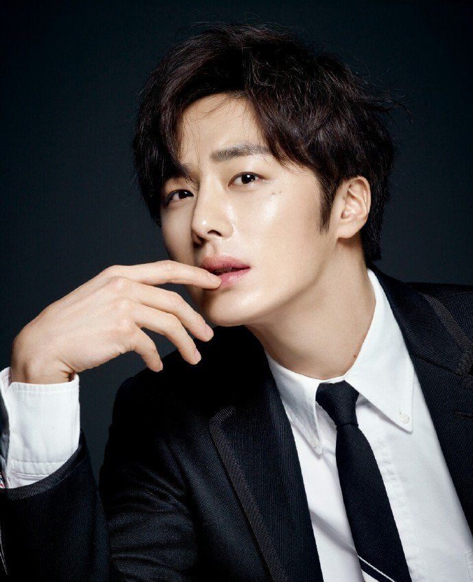 Mini Galeria — Jung Il-woo